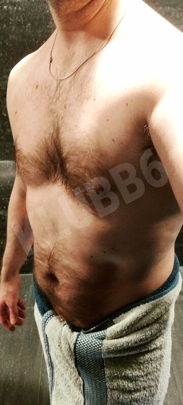 Hubby695979202